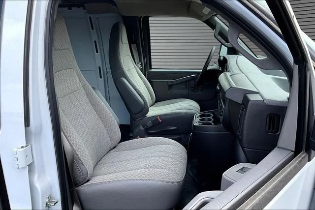 2025 GMC Savana Cargo Work Van - Photo 11