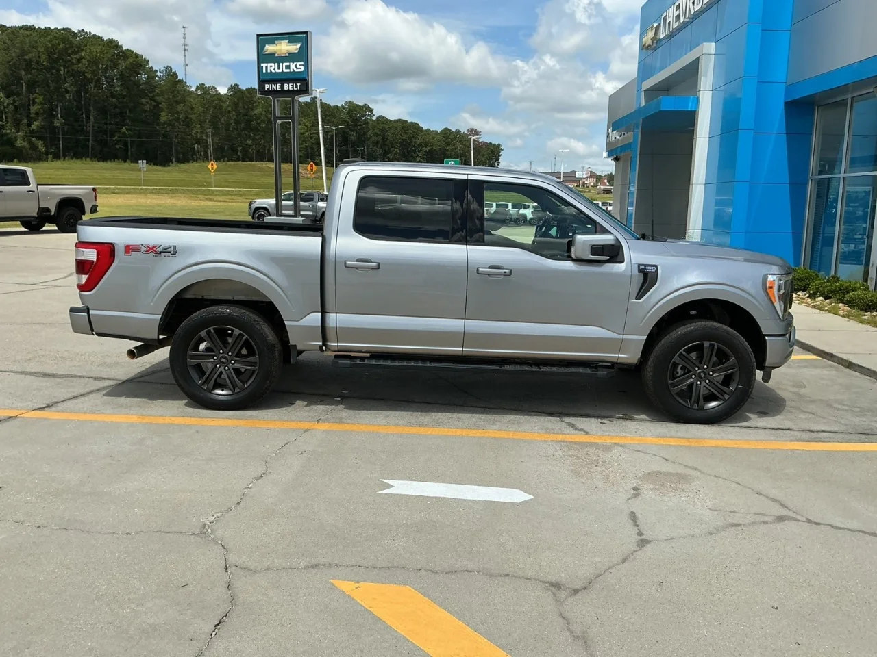 Used 2022 Grey Ford XL image 4