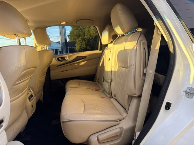 Used 2016 White INFINITI Base image 14