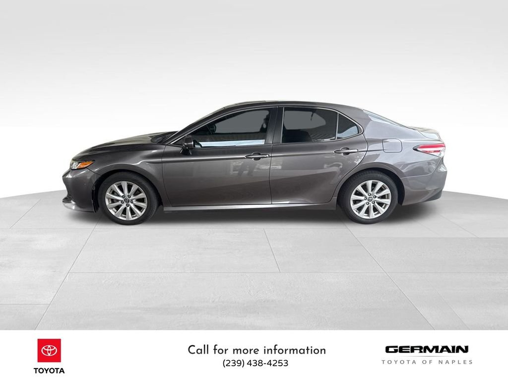 2018 Toyota Camry SE XLE photo 2