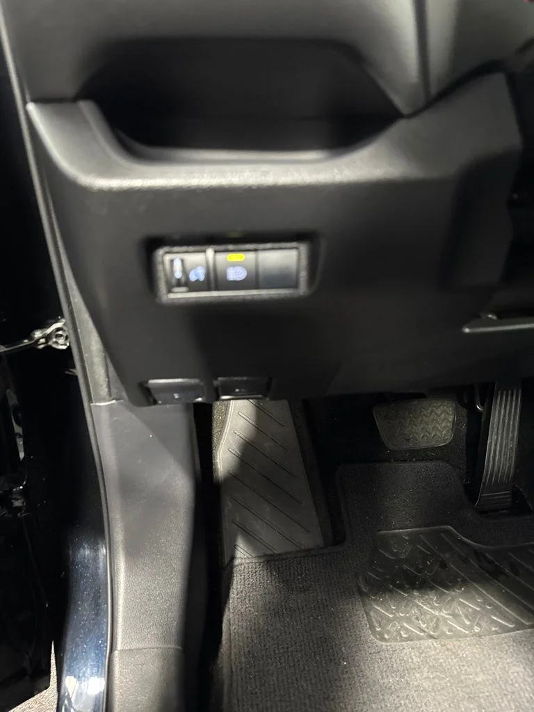 Used 2020 Black Toyota XLE image 35