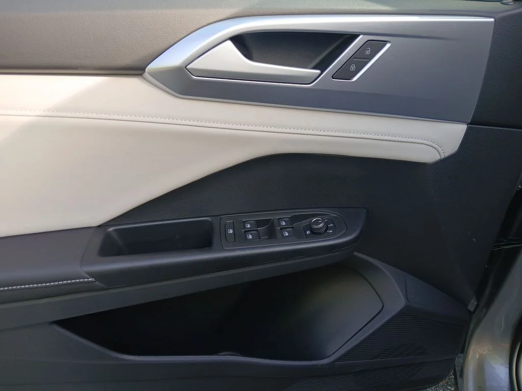 New 2026 Silver Volkswagen 1.5T SE image 11