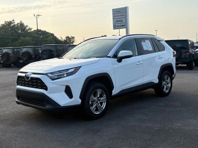 Used 2025 White Toyota XLE image 3