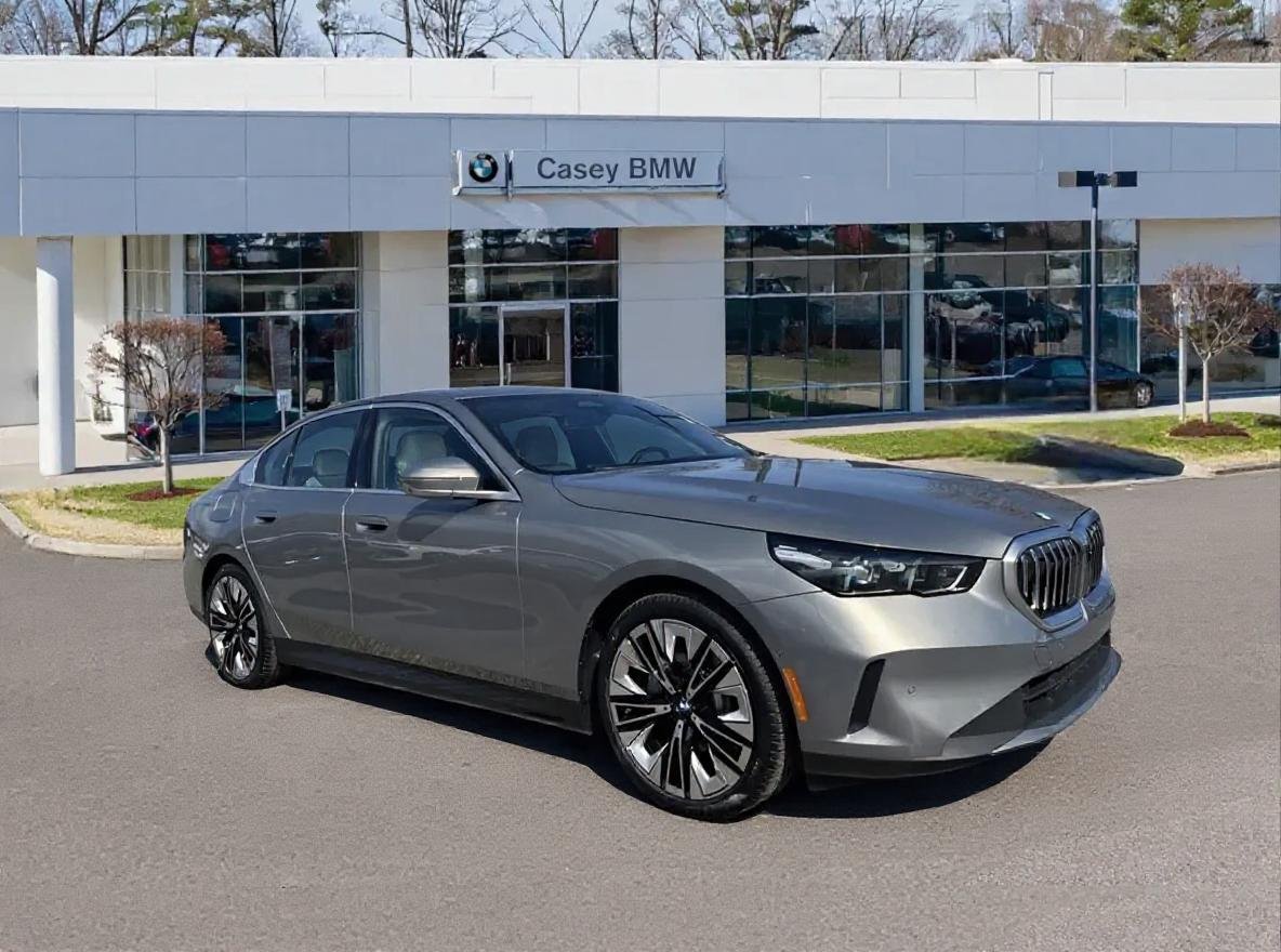2026 BMW 5 Series 530i xDrive Sedan's photo