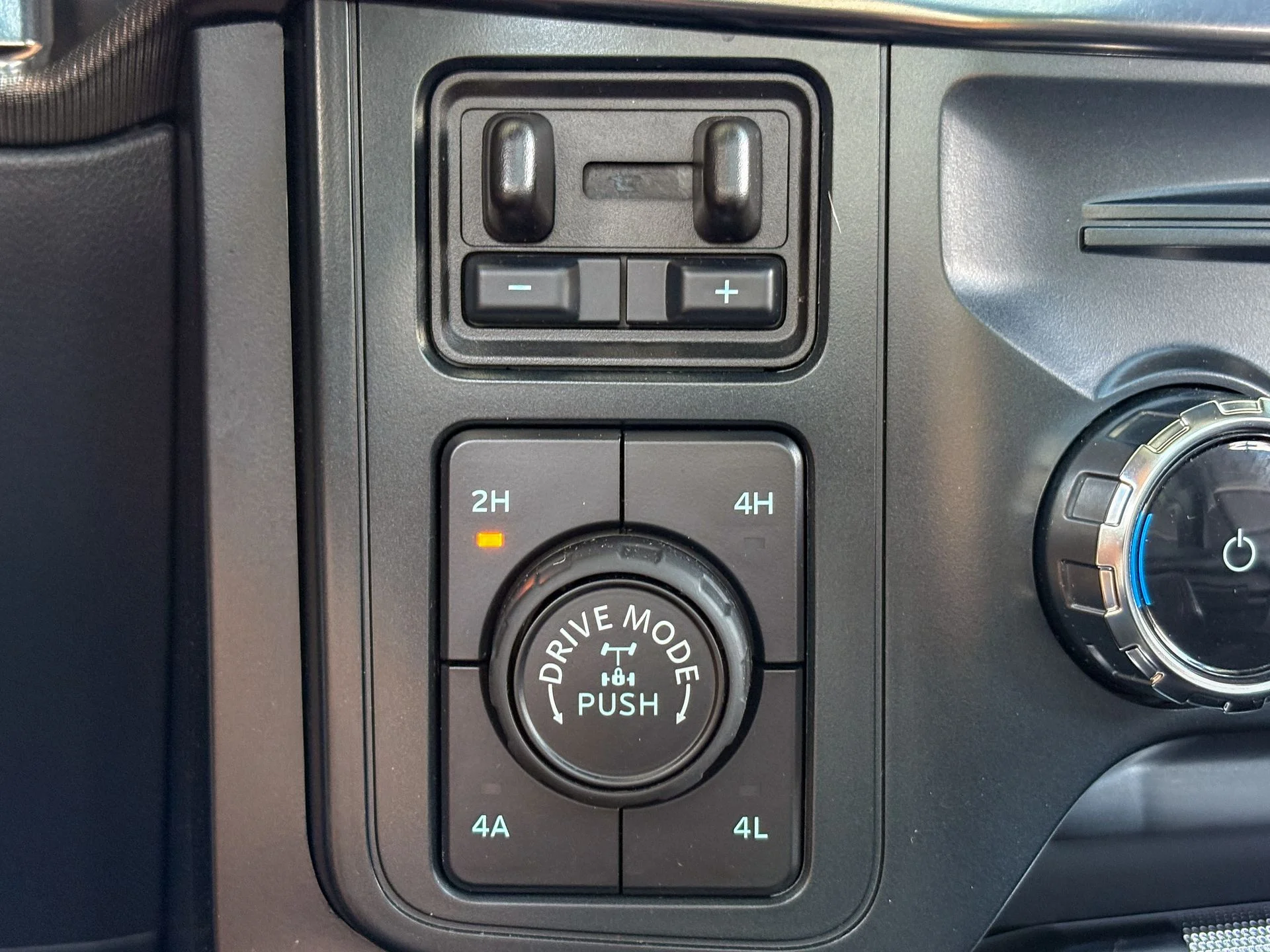 Used 2025 White Ford Raptor image 25