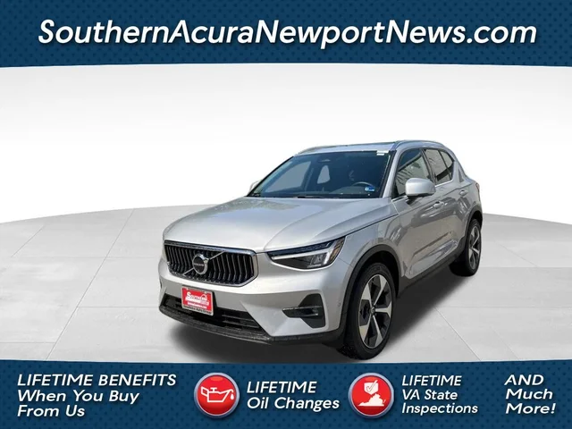 2025 Volvo XC40 B5 Plus Bright Theme