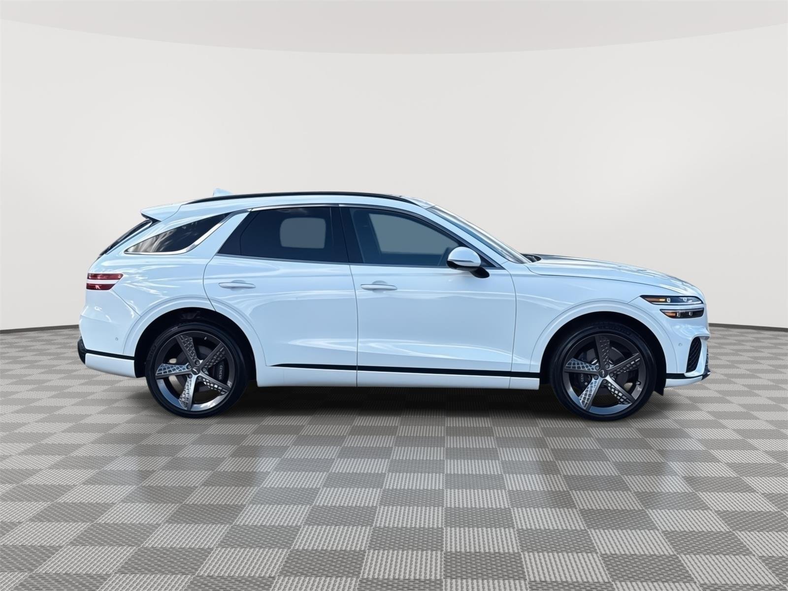 Used 2025 Alta White Genesis 3.5T Sport image 4