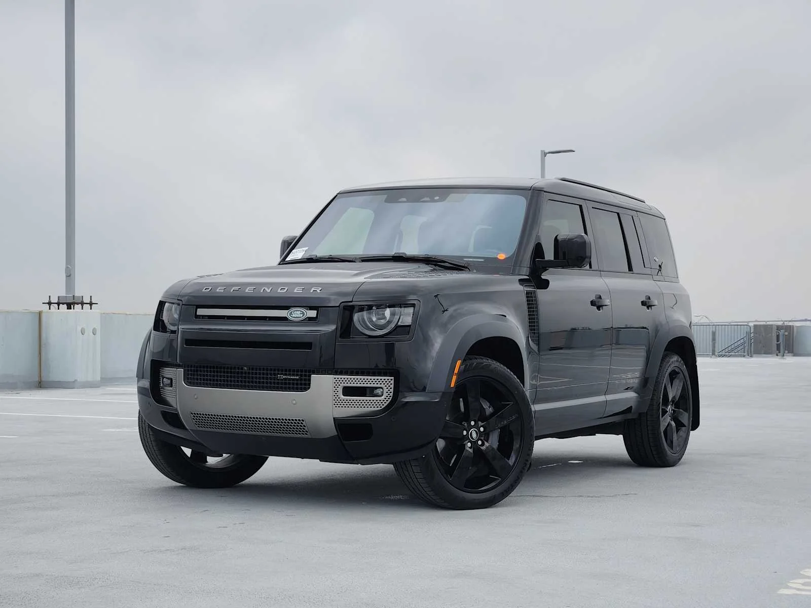 2022 Land Rover Defender X-Dynamic SE's photo