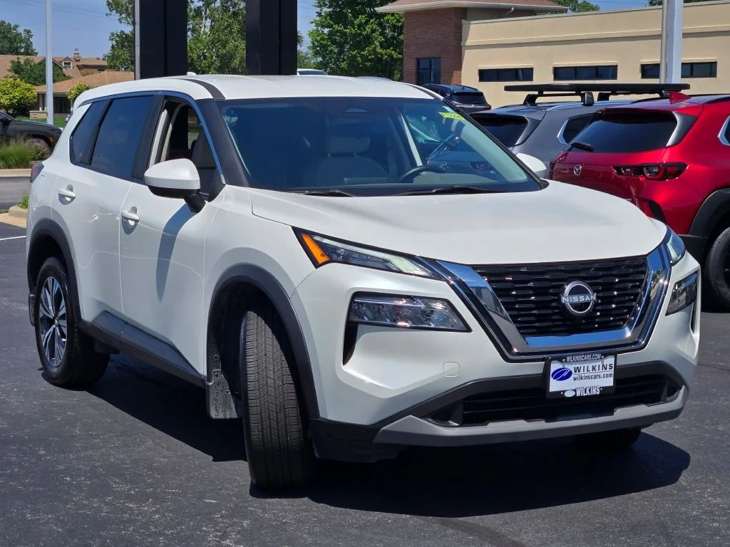 Used 2023 White Nissan SV image 4
