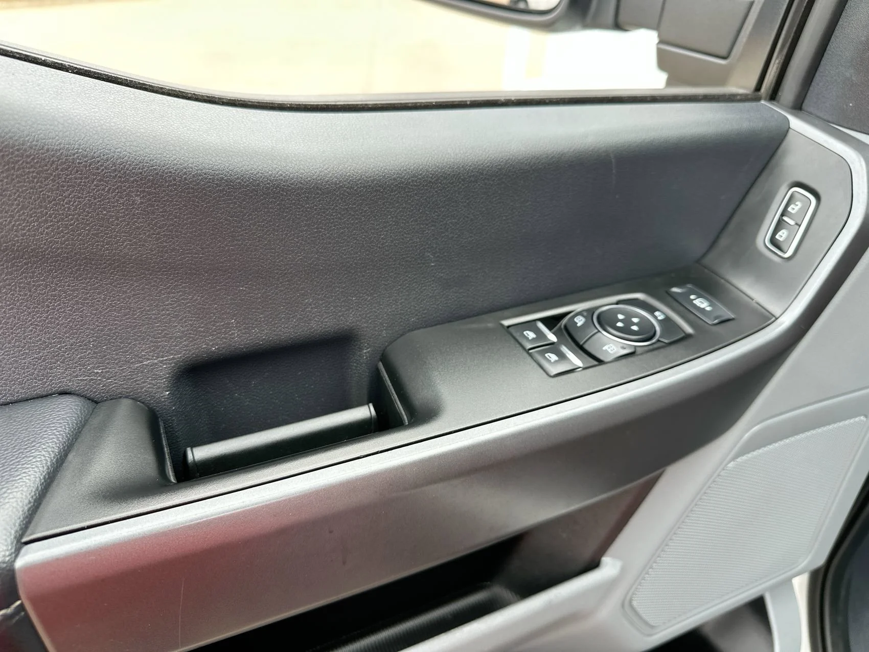 Used 2025 Oxford White Ford XLT image 13