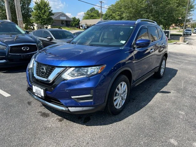 Used 2020 Blue Nissan SV image 3