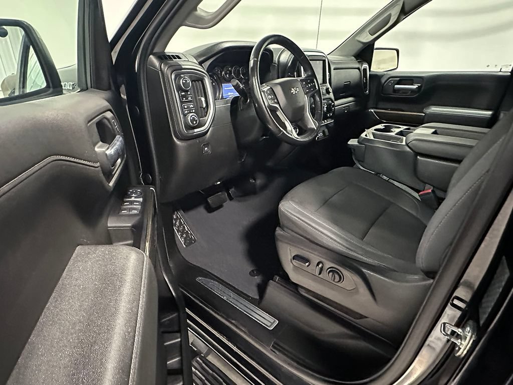 Used 2019 BLACK Chevrolet RST image 21