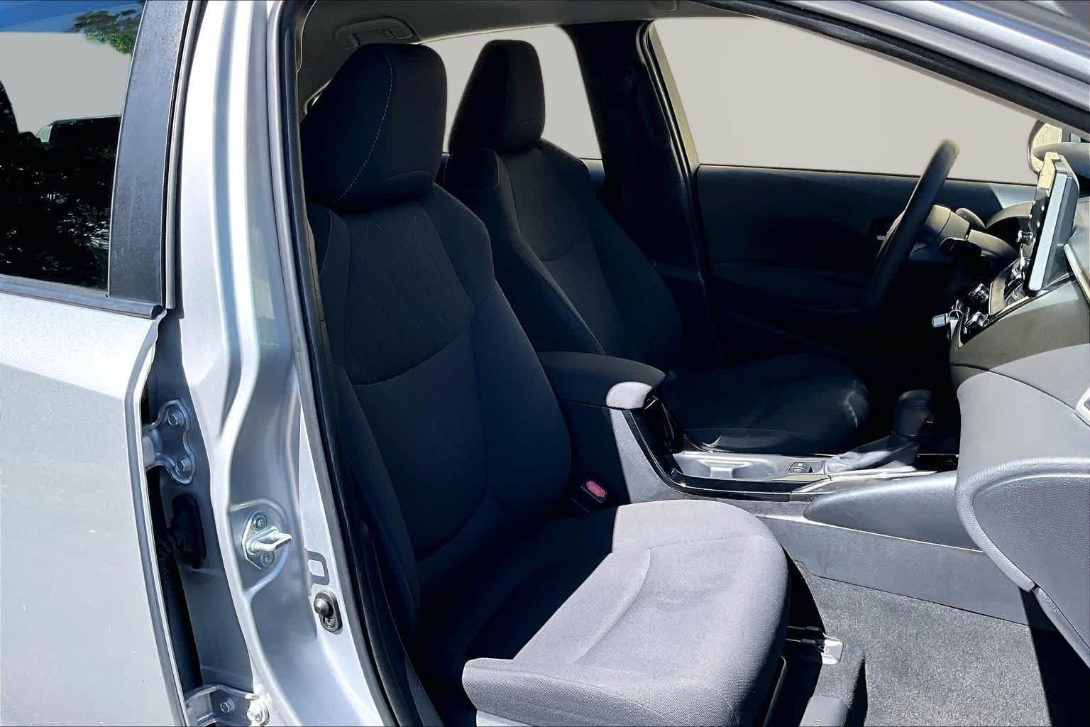 Used 2020 Classic Silver Metallic Toyota LE image 9
