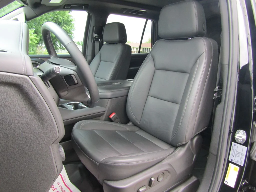 Used 2023 Black Chevrolet Z71 image 28