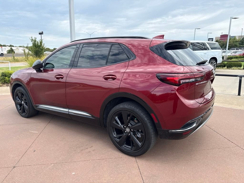 Used 2022  Buick Preferred image 5