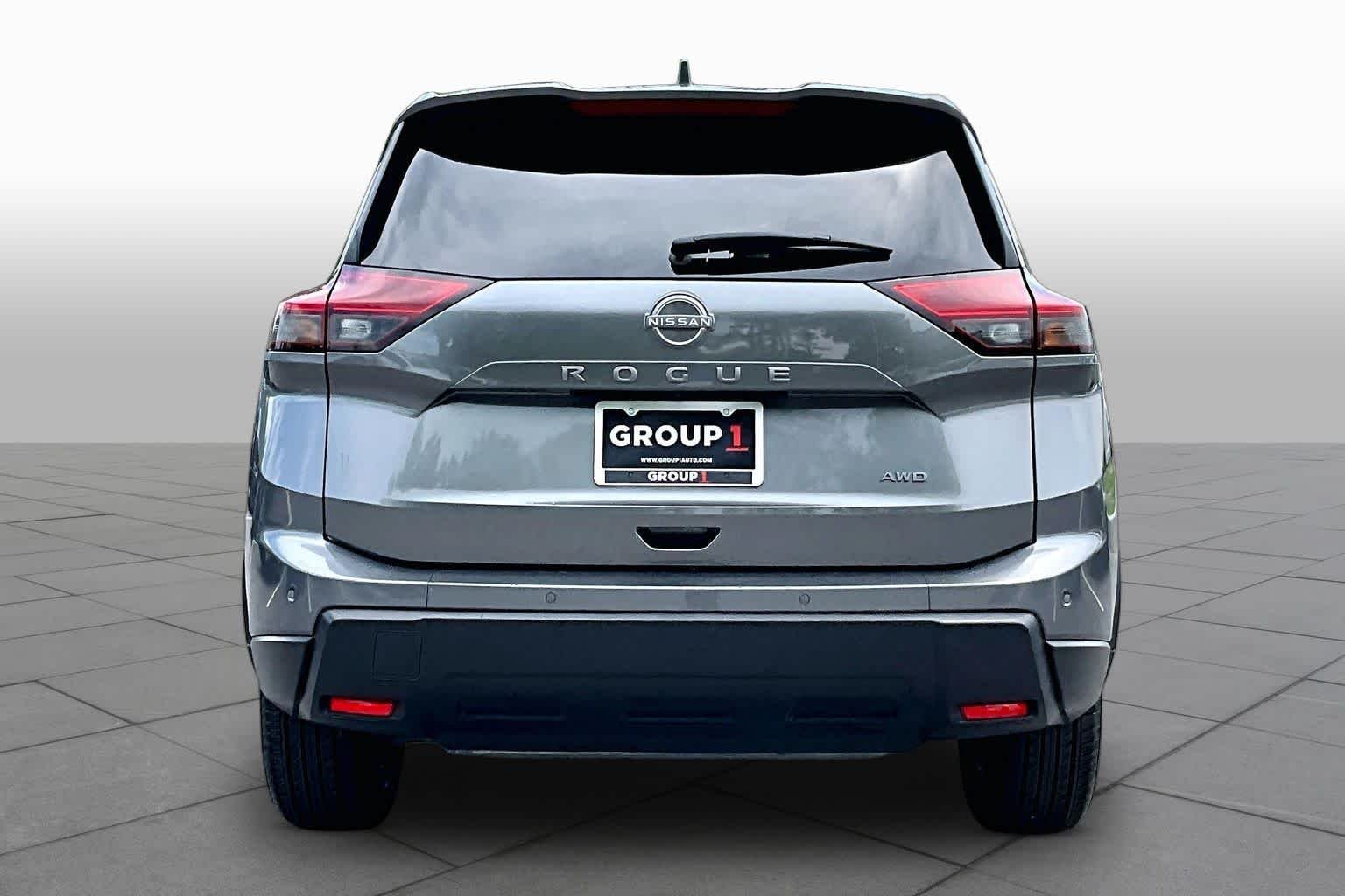 Used 2025 Gun Metallic Nissan SV image 5
