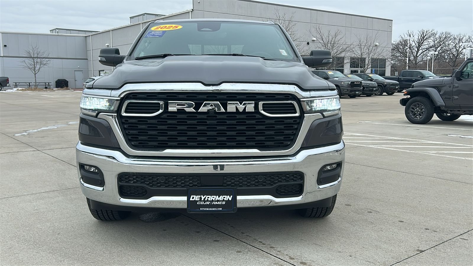 New 2025 Granite Crystal Metallic Clear-Coat Exterior Paint RAM Big Horn/Lone Star image 8