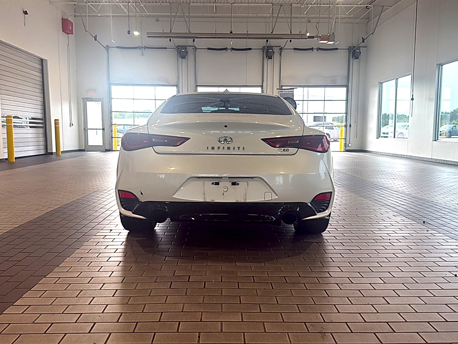 Used 2018 Majestic White INFINITI 3.0t LUXE image 6