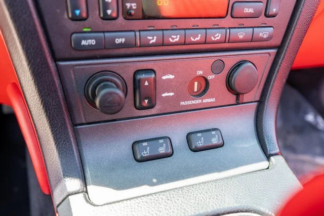 Used 2004 Red Ford Base image 40
