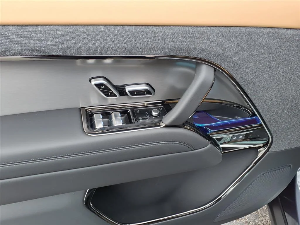 New 2026 Varesine Blue LAND ROVER Dynamic SE image 8