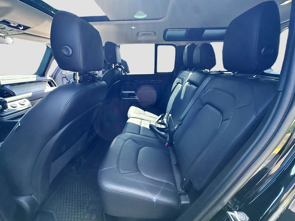 Used 2024  Land Rover S image 26