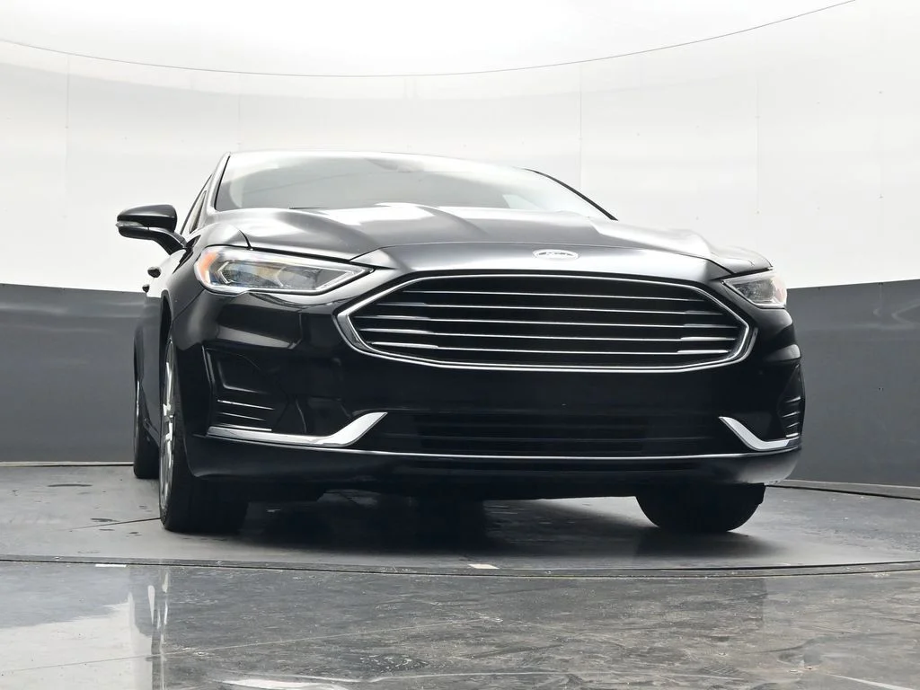 Used 2019 Black Ford SEL image 49