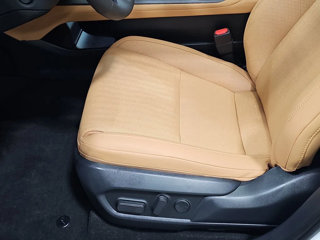 Used 2026 WHITE NOVA GLASS FLAKE Lexus 500e Premium image 31