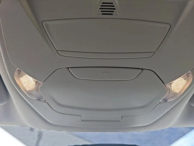 Used 2018 Blue Ford SE image 25