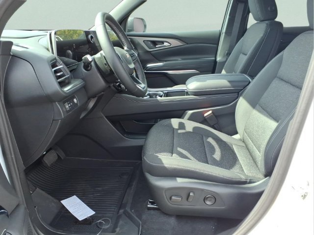 New 2027 Polar White Tricoat Chevrolet LT image 16