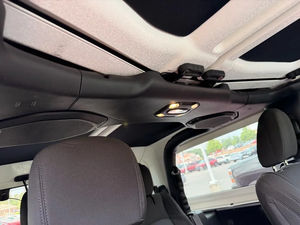 Used 2019 Silver Jeep Sport S image 23