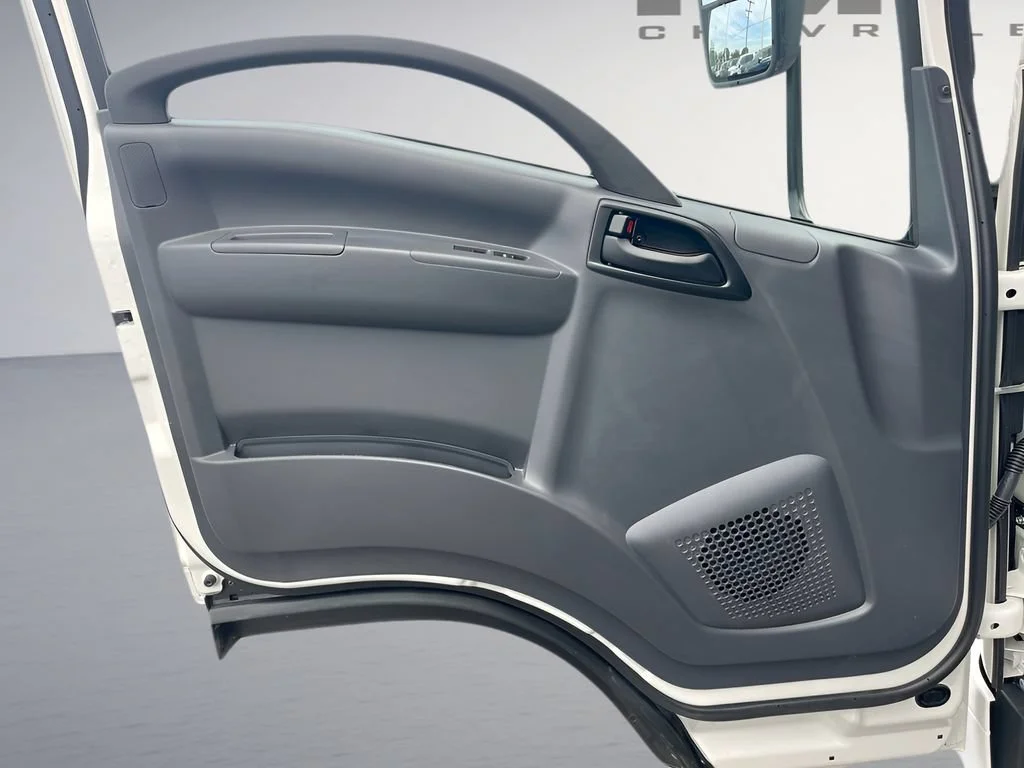 Used 2024 Arc White Chevrolet 1WT image 19