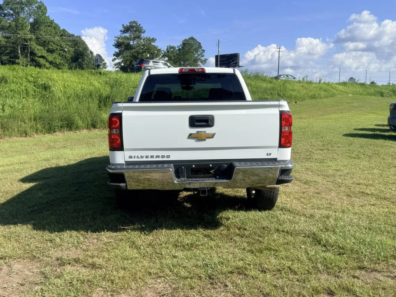 Used 2017 White Chevrolet LT 4x4 4dr Crew Cab 5.8 ft. SB image 4