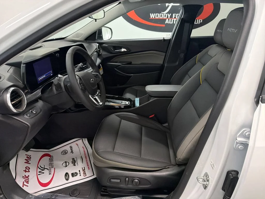 New 2026 Summit White Chevrolet ACTIV image 9