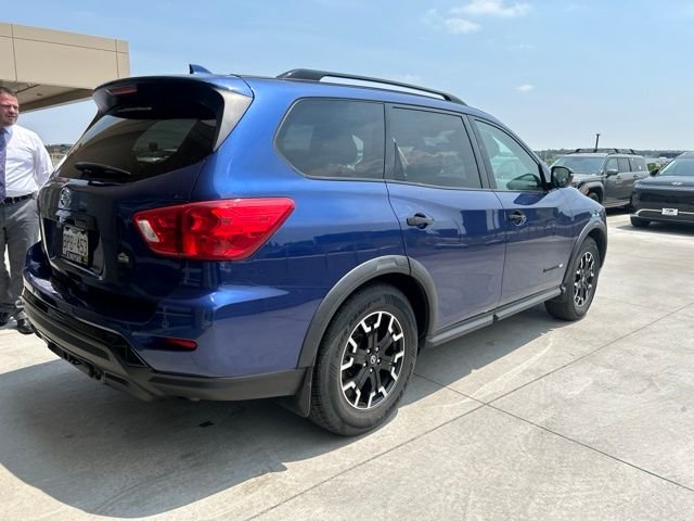 Used 2020 Blue Nissan SV image 3