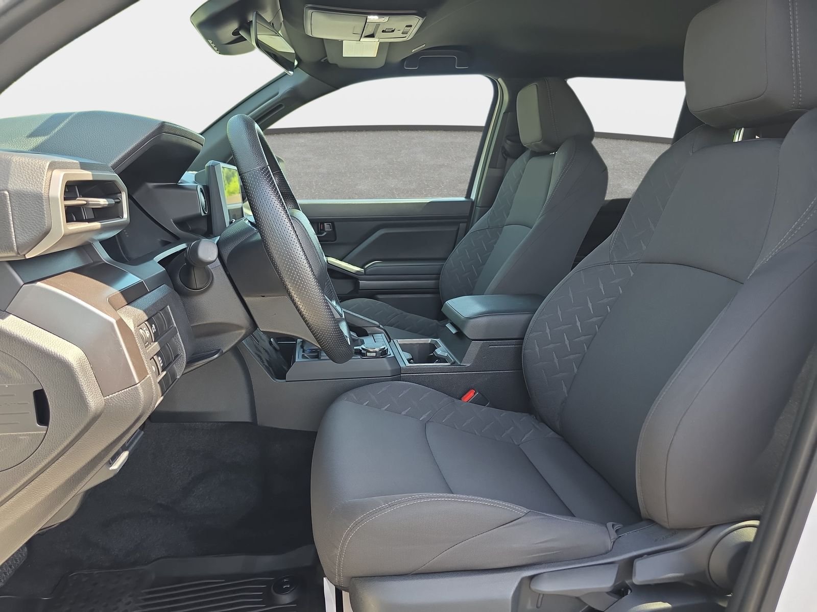 2025 Toyota Tacoma SR5 - Photo 15