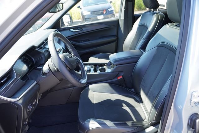 Used 2023 Silver Jeep Altitude X image 15