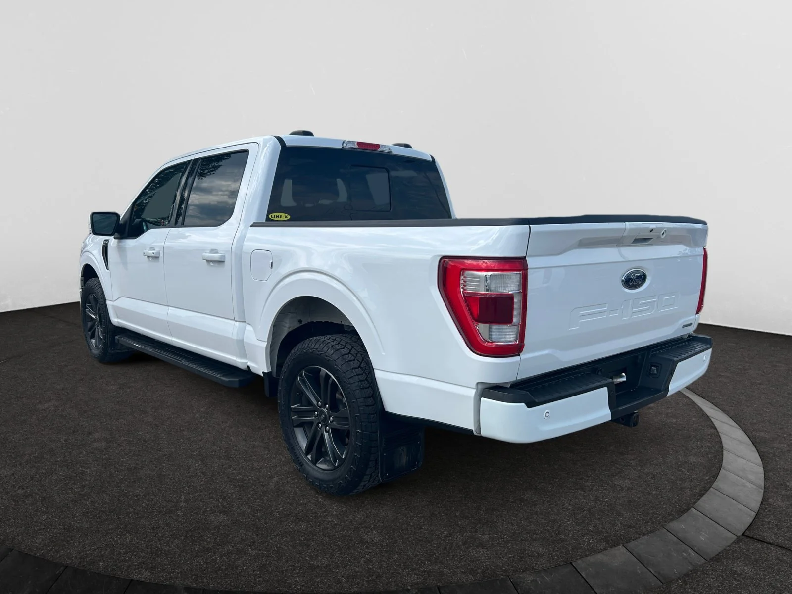 Used 2022 WHITE Ford LARIAT SuperCrew image 3