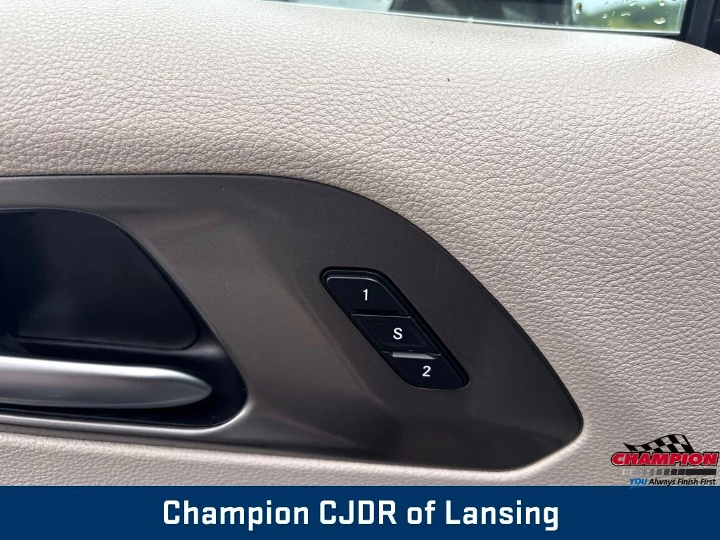 Used 2022 Black Chrysler Touring L image 16