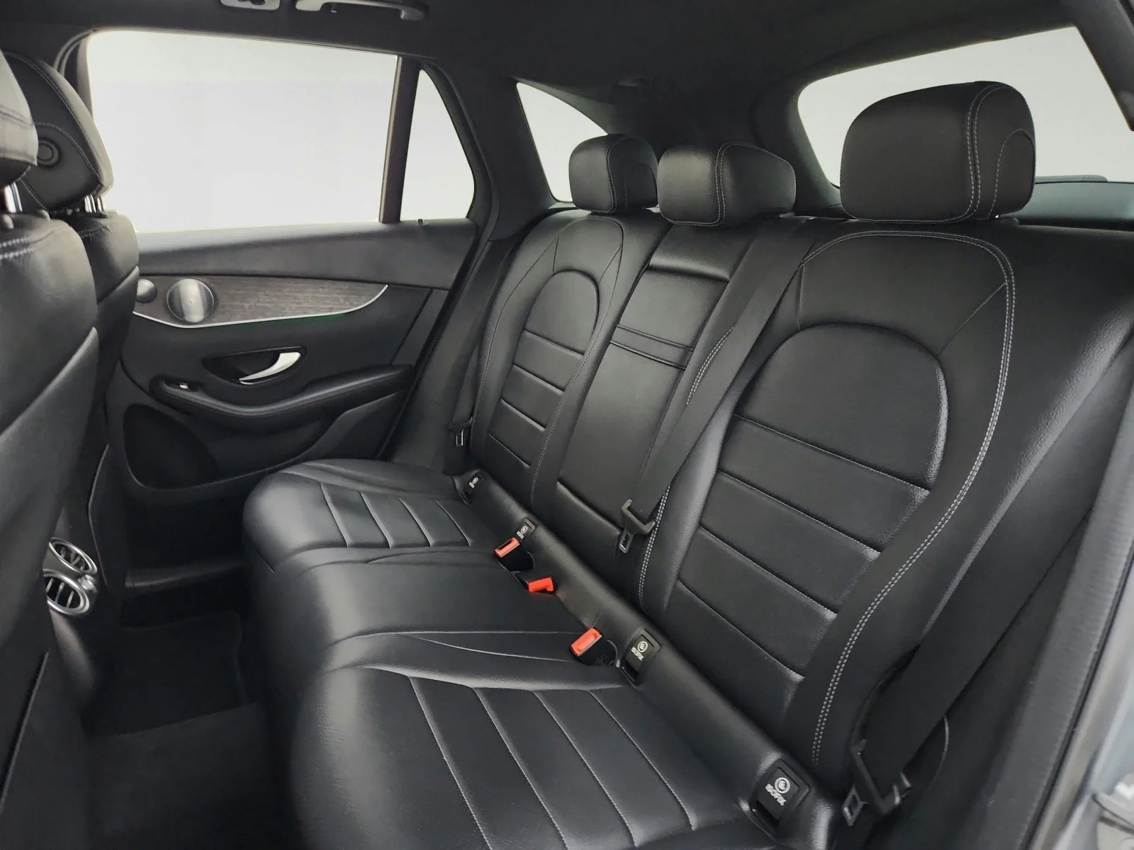 Used 2020 Selenite Grey Metallic Mercedes-Benz GLC 300 image 27