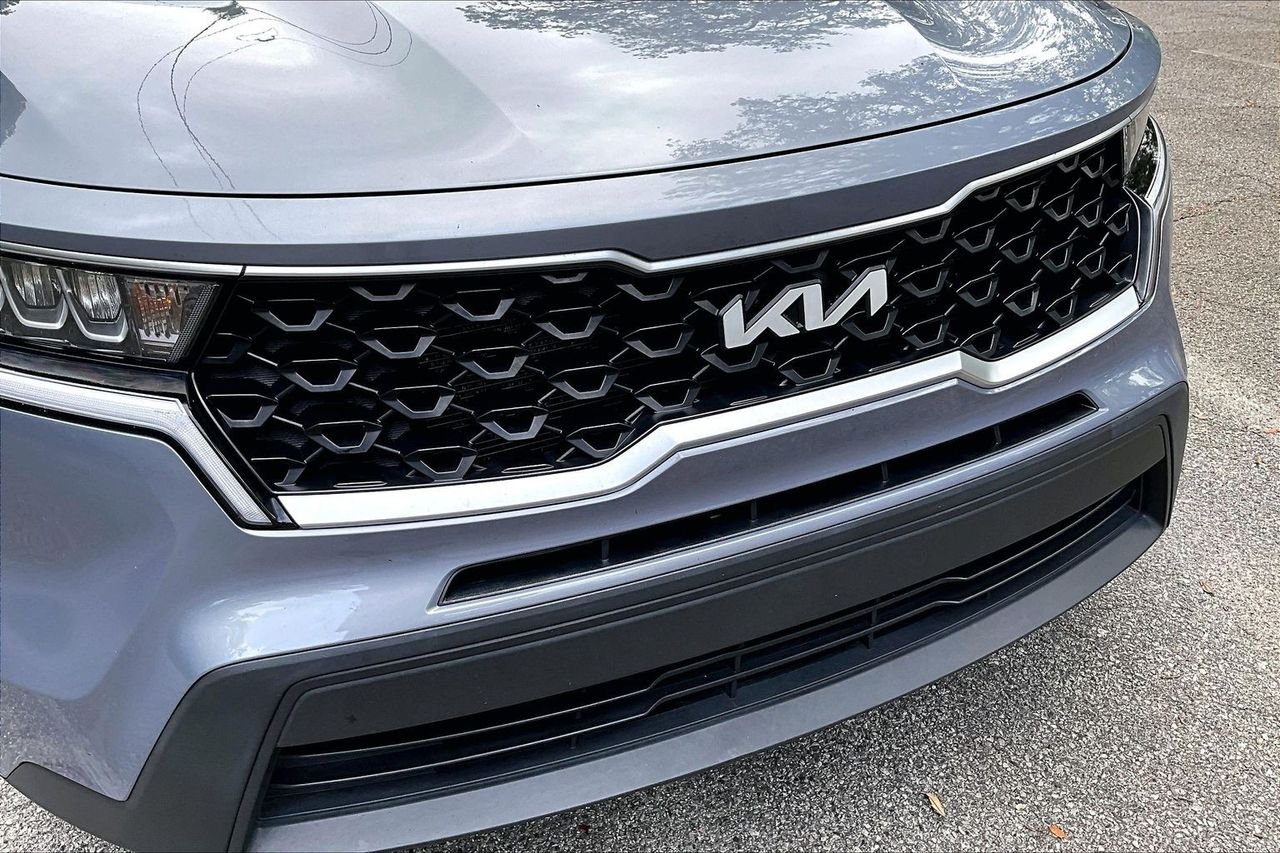Used 2022 Silver Kia LX image 32