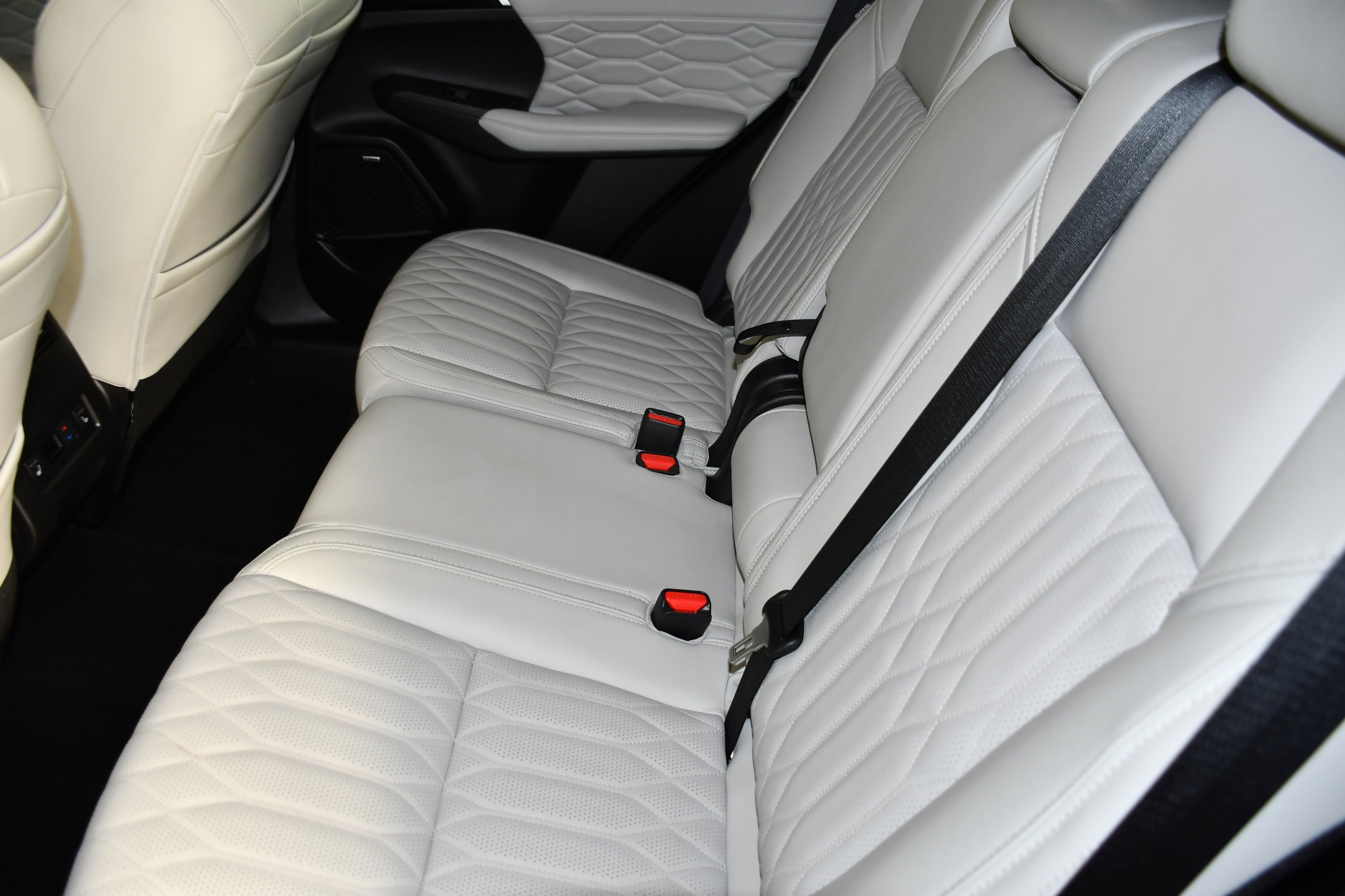 Certified Used 2025 Gray Mitsubishi SEL image 49