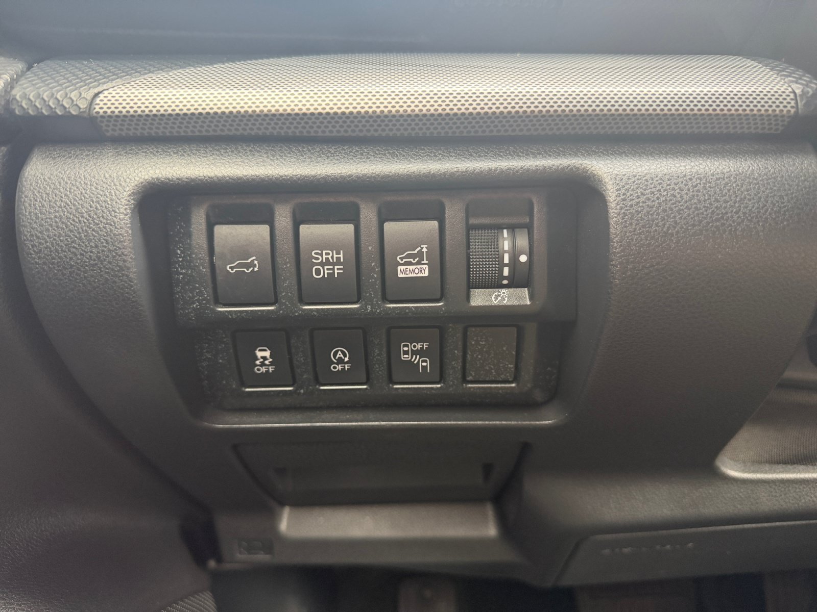 Used 2020 Magnetite Gray Metallic Subaru Limited image 17