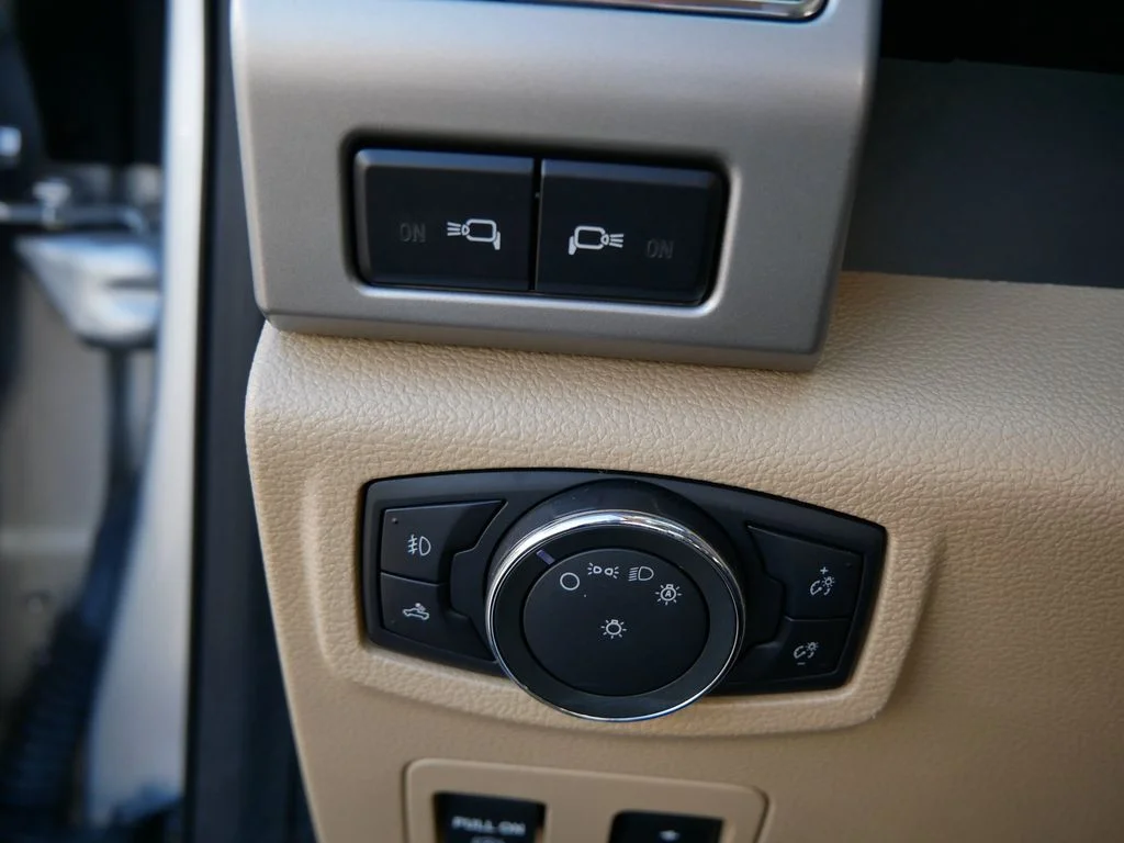 Used 2019 Silver Ford Lariat image 30