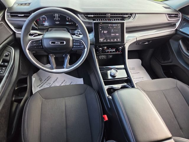 Used 2023 White Jeep Laredo image 9