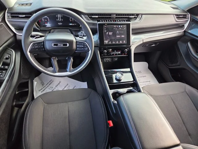 Used 2023 White Jeep Laredo image 9