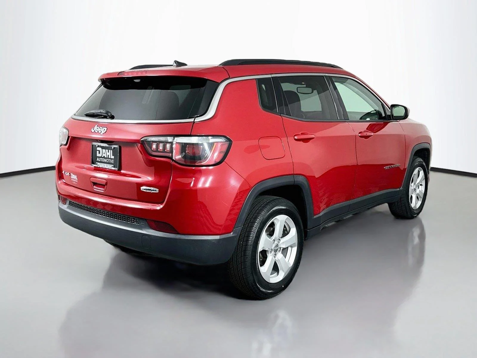 Used 2019 Redline Pearlcoat Jeep Latitude image 13