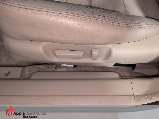 Used 2005 White Honda EX-L image 12