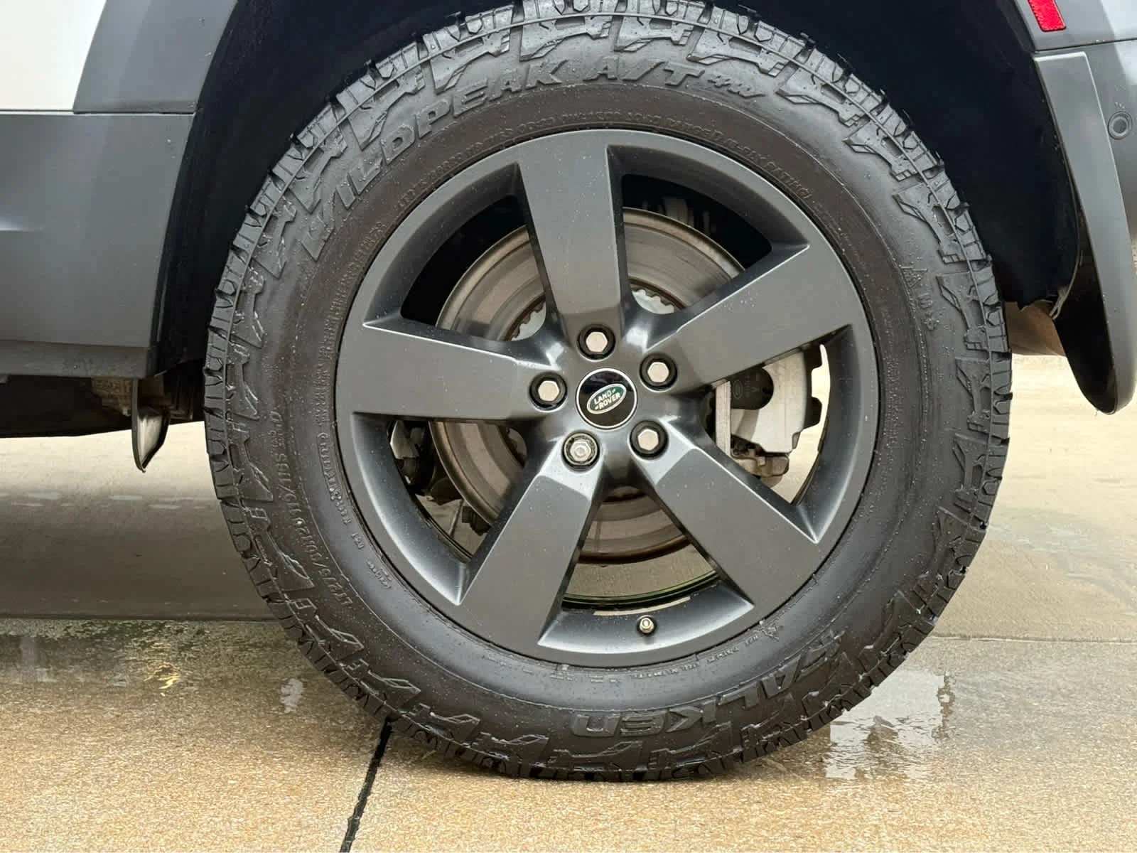Used 2020  Land Rover First Edition image 10