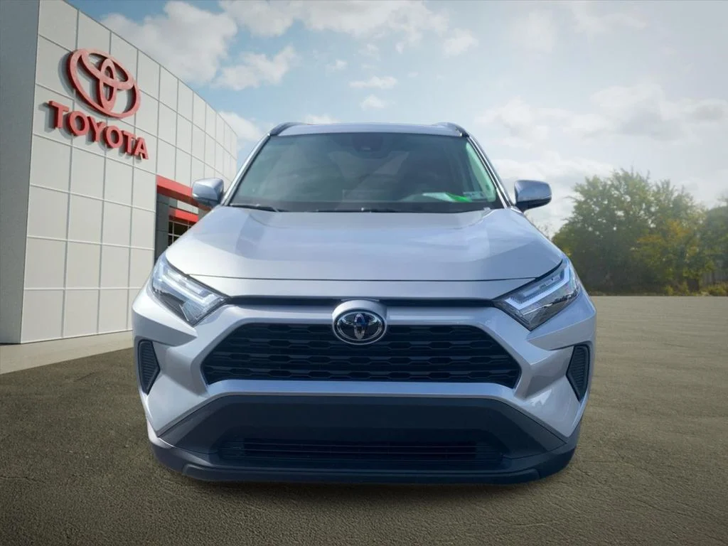 Used 2025 Silver Toyota XLE image 8