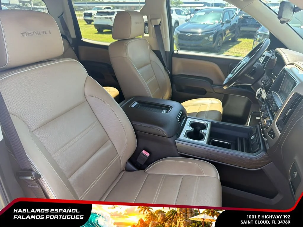 Used 2017 WHITE FROST TRICOAT GMC Denali image 30